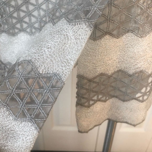 Antonio Melani White And Gray Lace Cap Sleeve V Neck Cocktail Dress size 6 - Picture 11 of 14